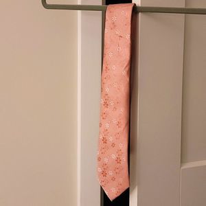 100% flower design Pink Silk tie